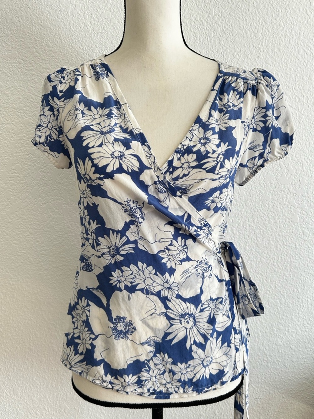 BANANA REPUBLIC Petite Size S Floral Wrap SILK Blouse SHORT PUFF SLEEVE